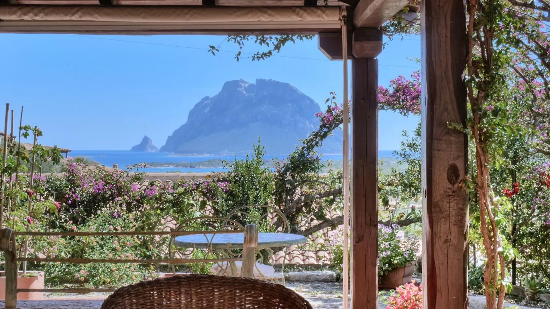 Suite Suliana Porto San Paolo  Guest house
